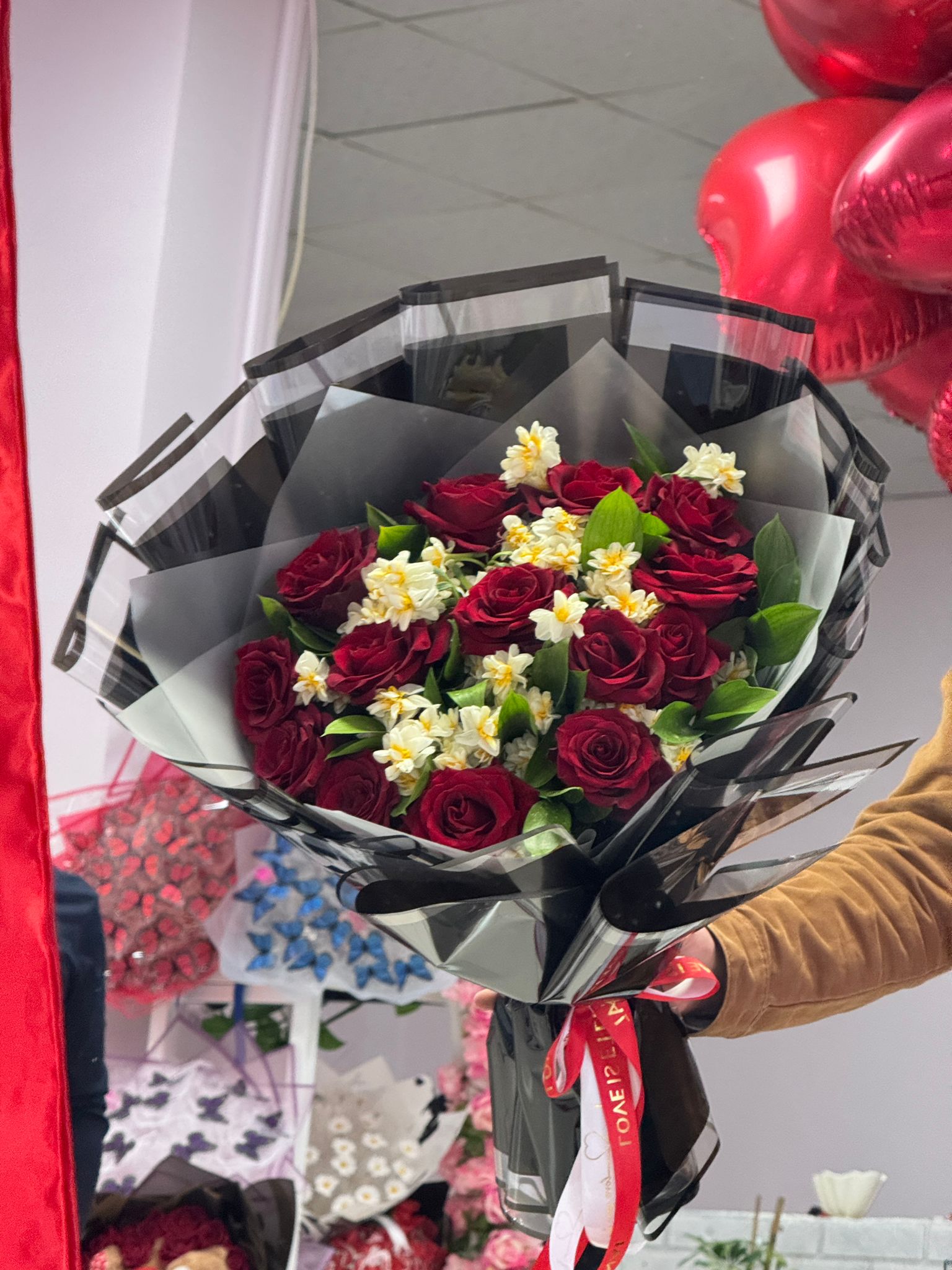 15 Gül Ve Nergis Buketi