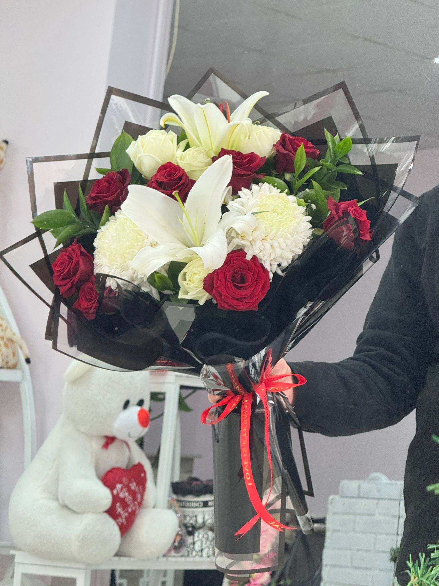 Kırmızı Gül Ve Lilyum Buketi